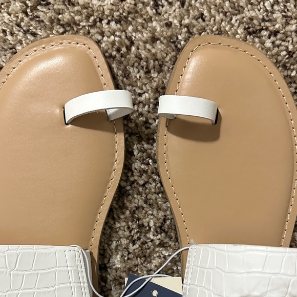 Universal Thread White Croc-Pattern Sandals - Picture 4 of 5